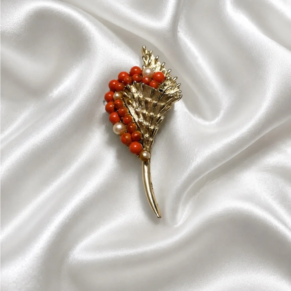 Vintage Large CORO TWISTED LEAF Goldtone Faux Amber & Pearls Coral Brooch